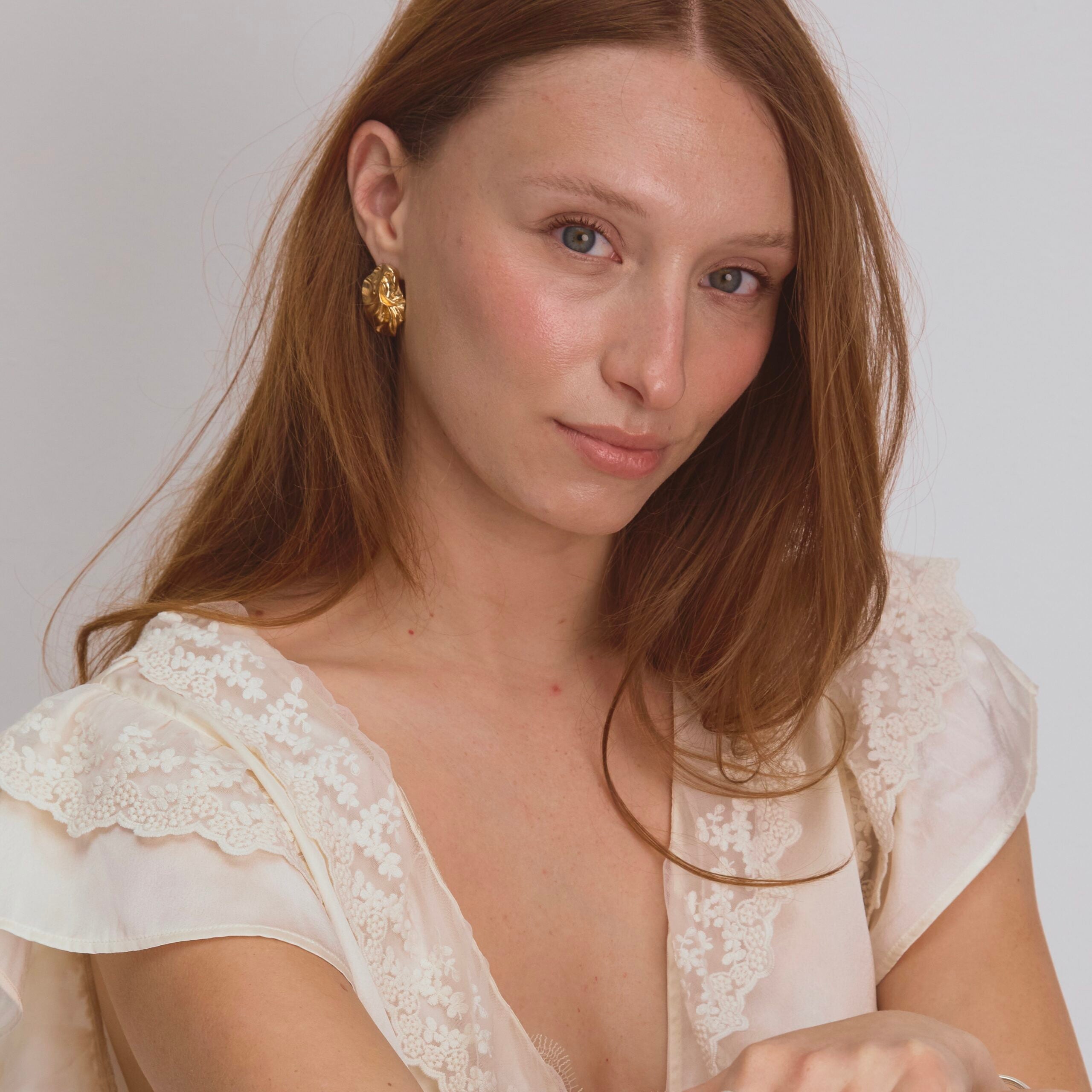 NOFIA GOLD EARRINGS