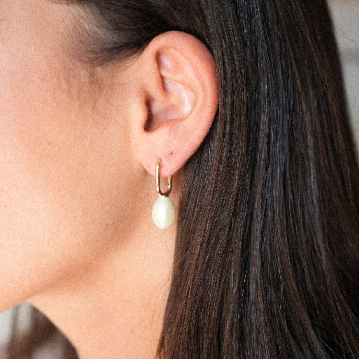 EDEN GOLD EARRINGS על האוזן