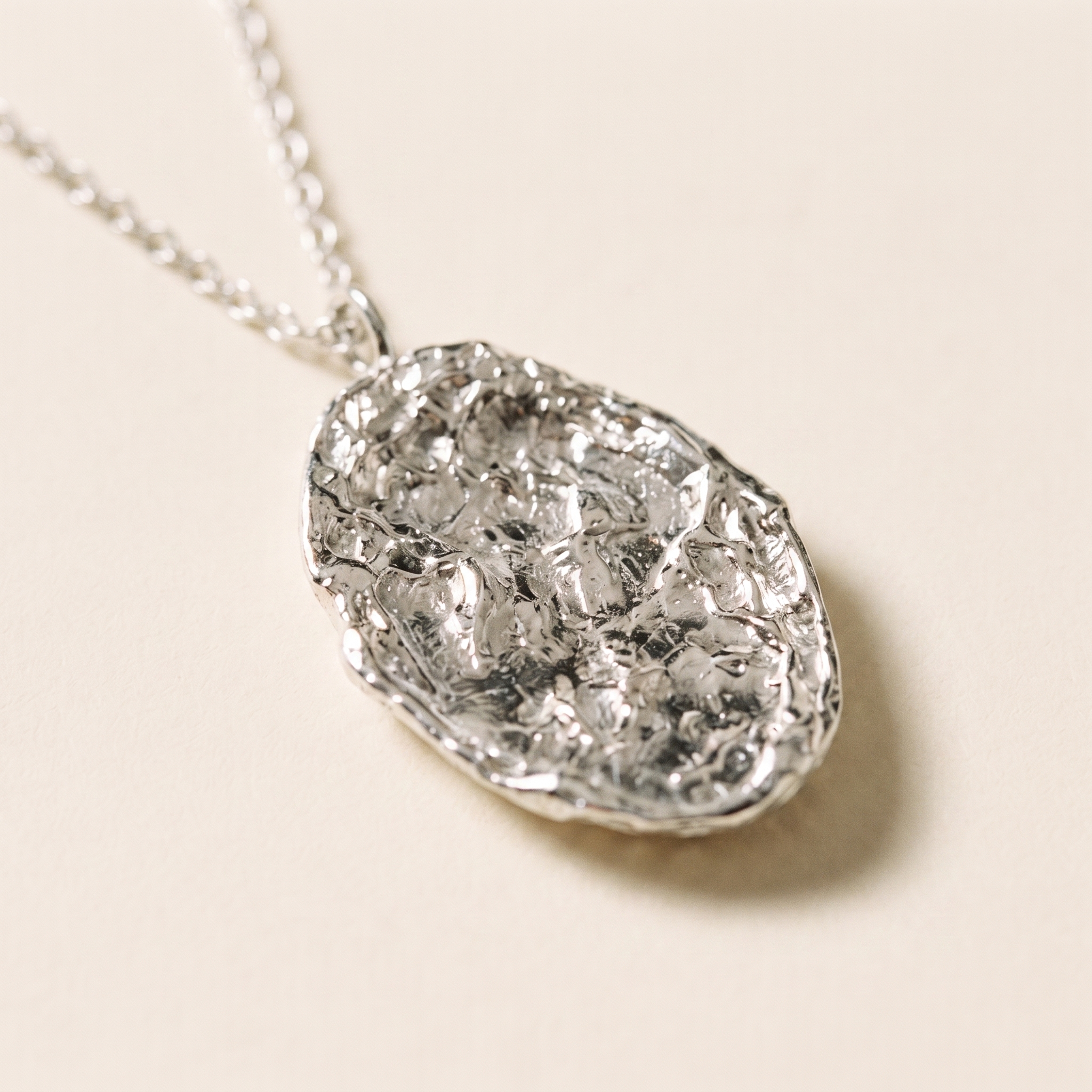 LYA SILVER NECKLACE