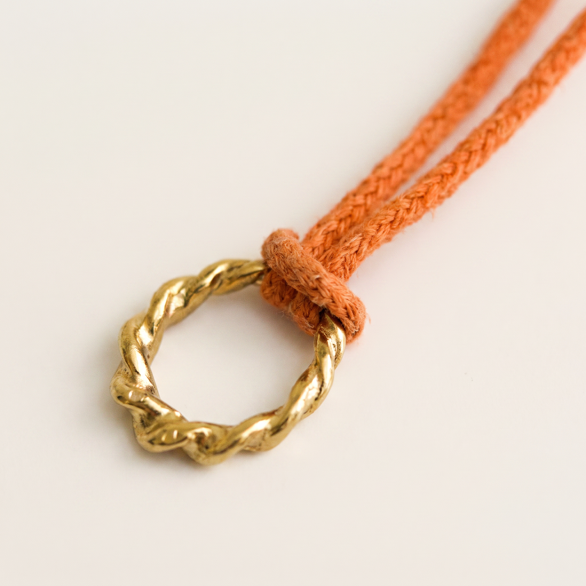 GIRO ORANGE NECKLACE