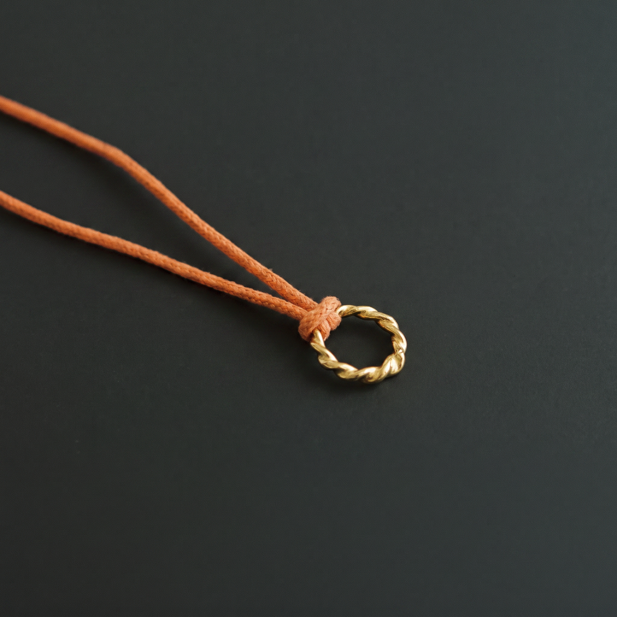 GIRO ORANGE NECKLACE