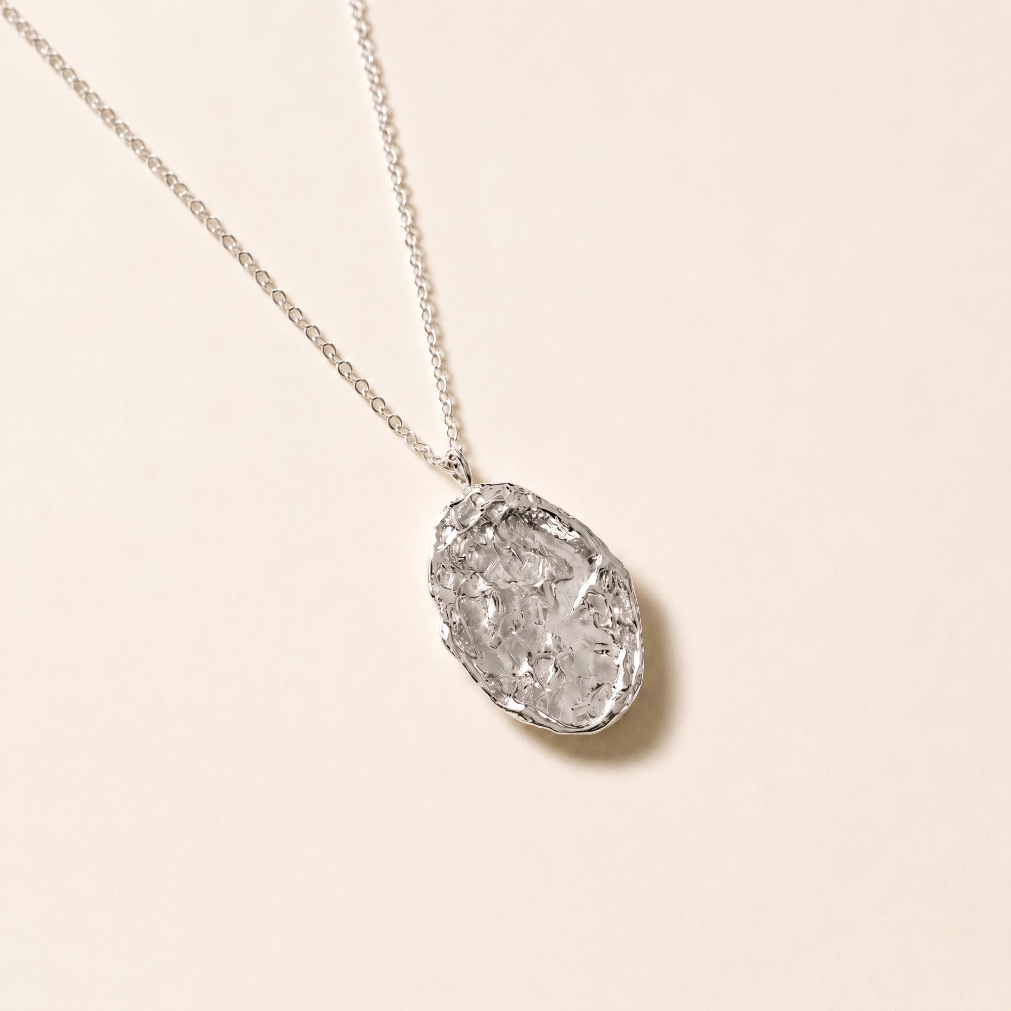 LYA SILVER NECKLACE