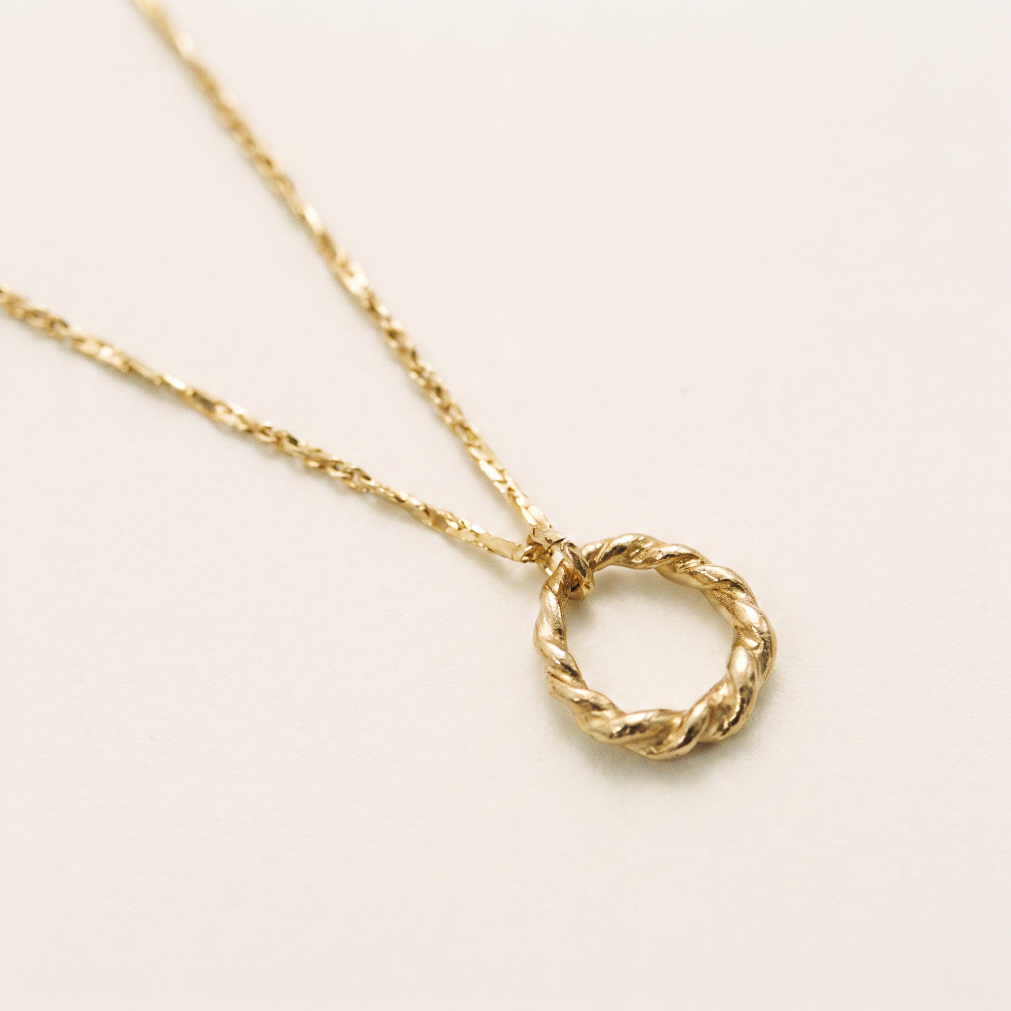 GIRO GOLD NECKLACE
