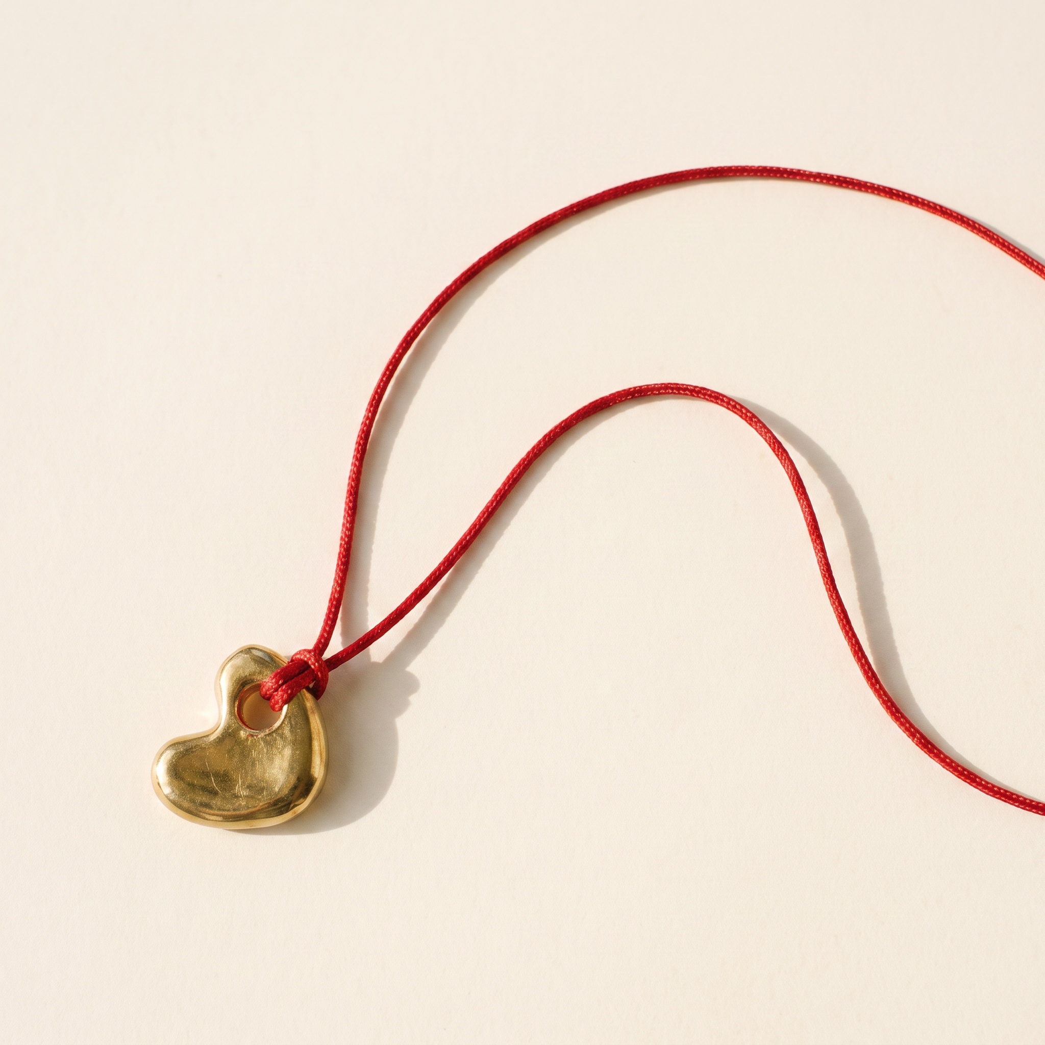 RED HEART NECKLACE IN GOLD