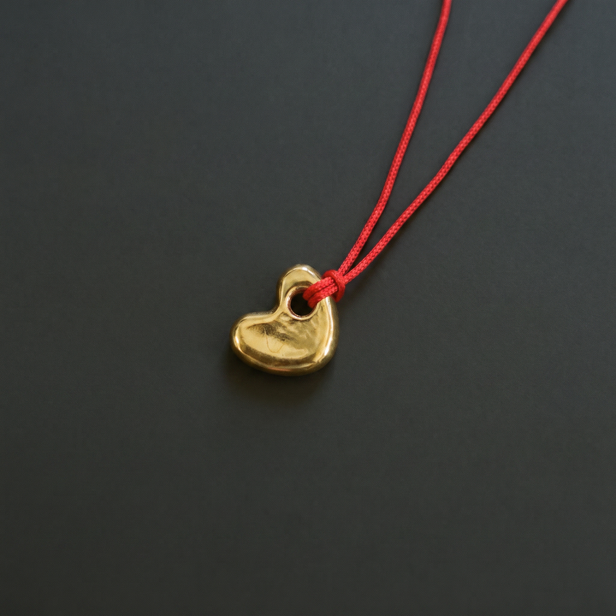 RED HEART NECKLACE IN GOLD