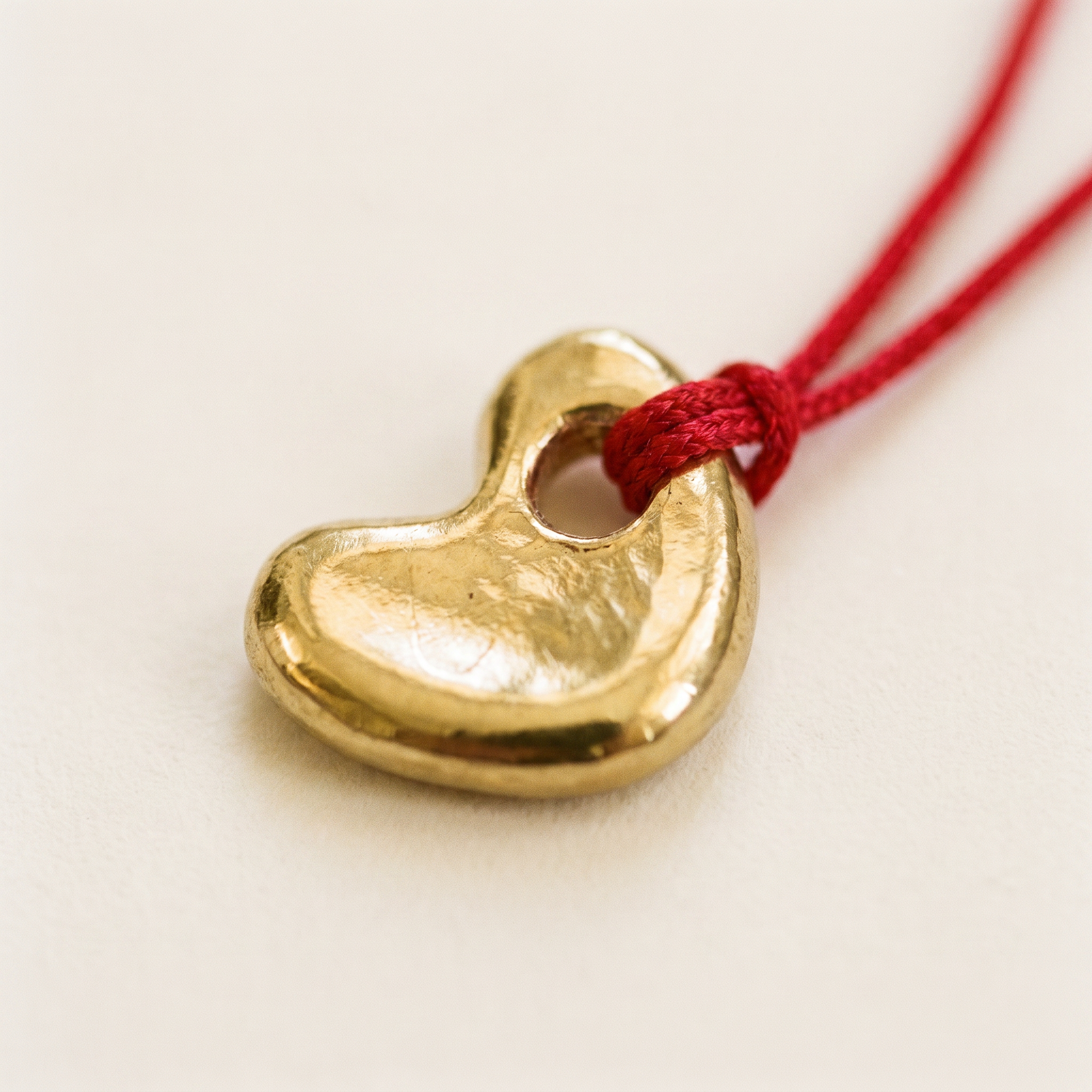 RED HEART NECKLACE IN GOLD