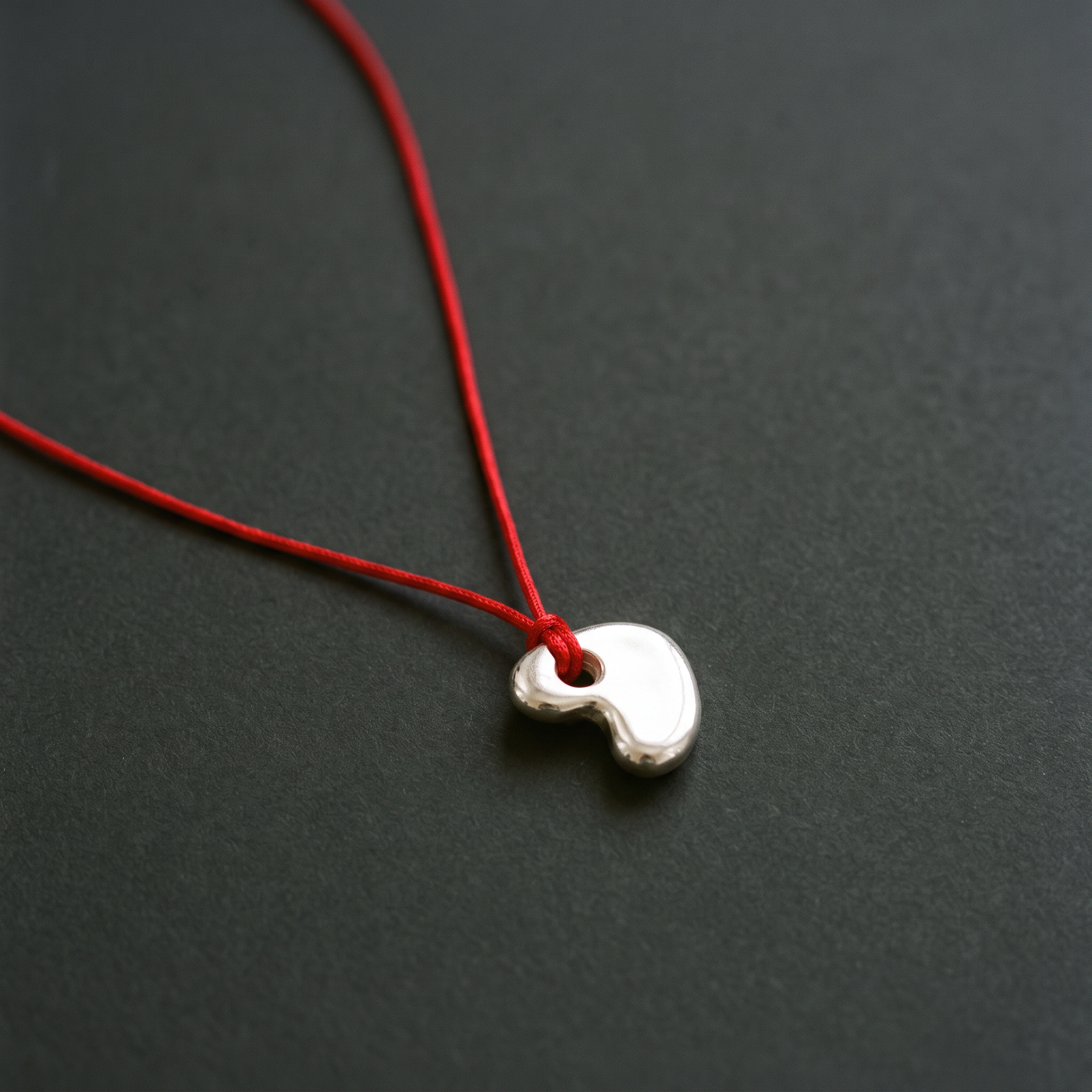 RED HEART NECKLACE IN SILVER