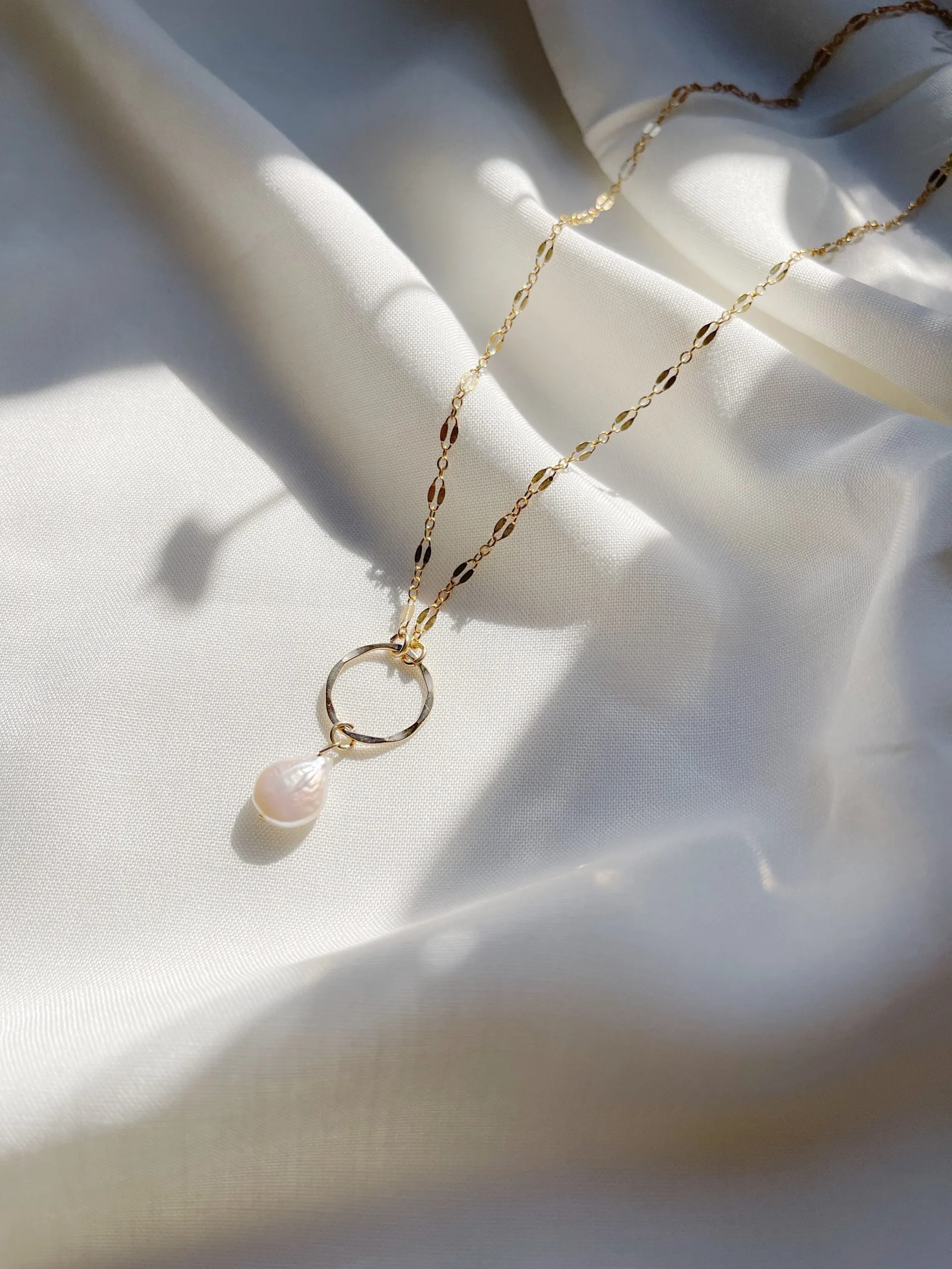LYN GOLD NECKLACE