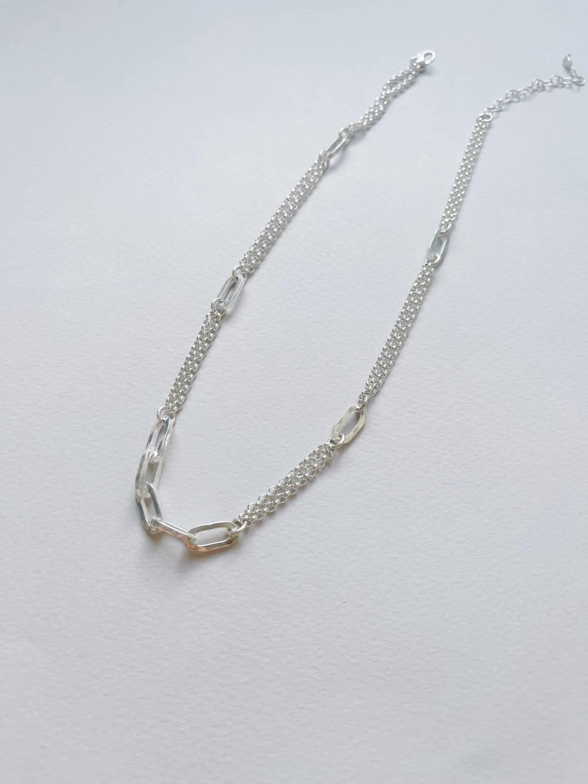 NIV SILVER NECKLACE