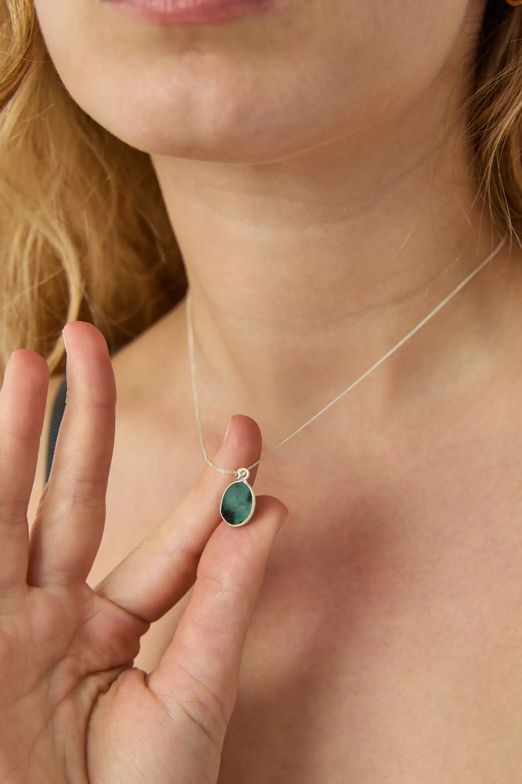 EMERALD SILVER NECKLACE