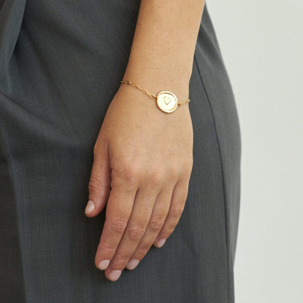 HEART SIGNET GOLD BRACELET