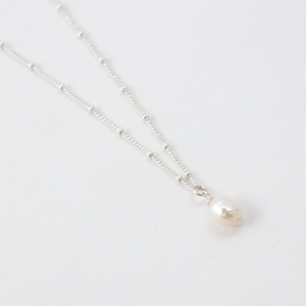 YULI SILVER NECKLACE