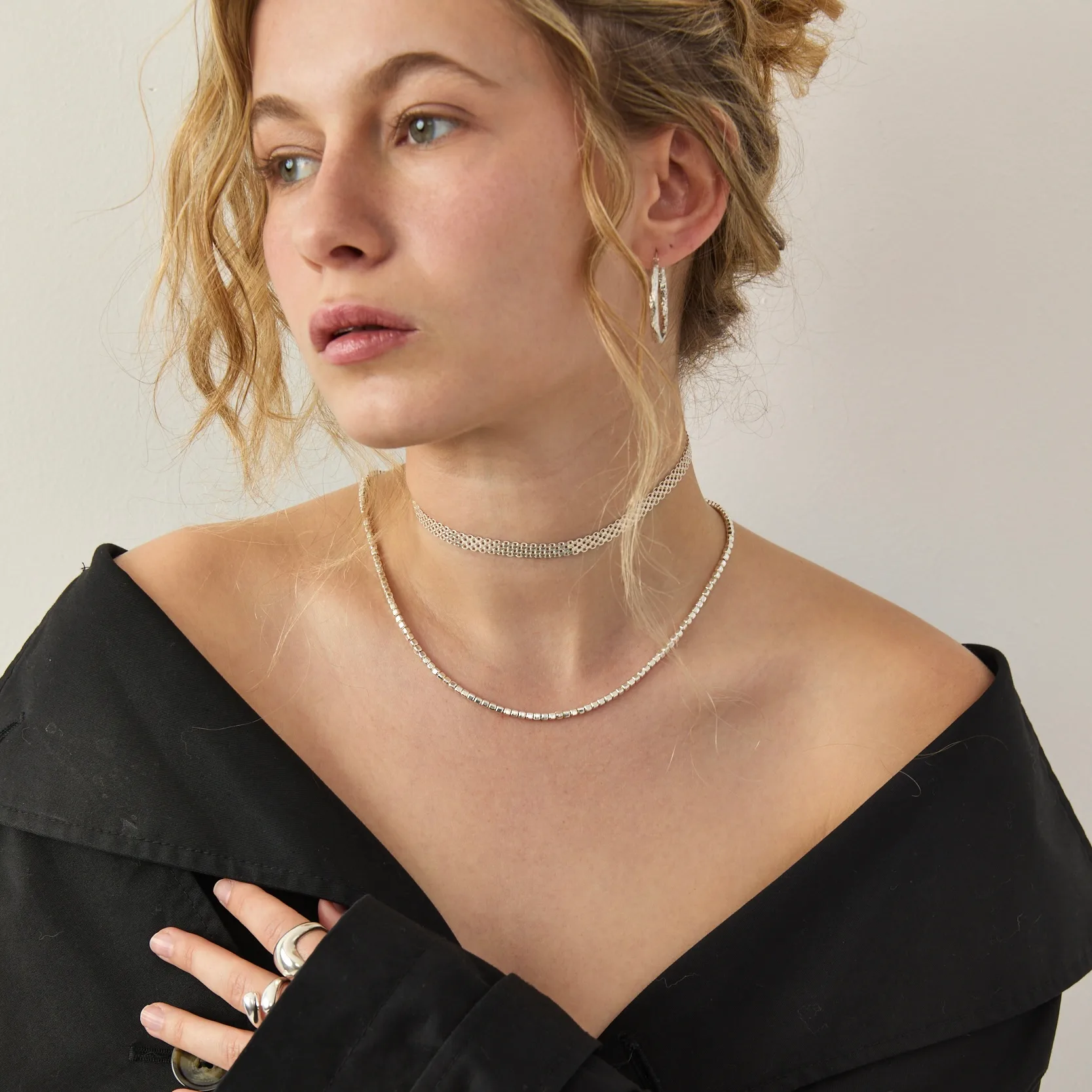 DARIA HOOPS