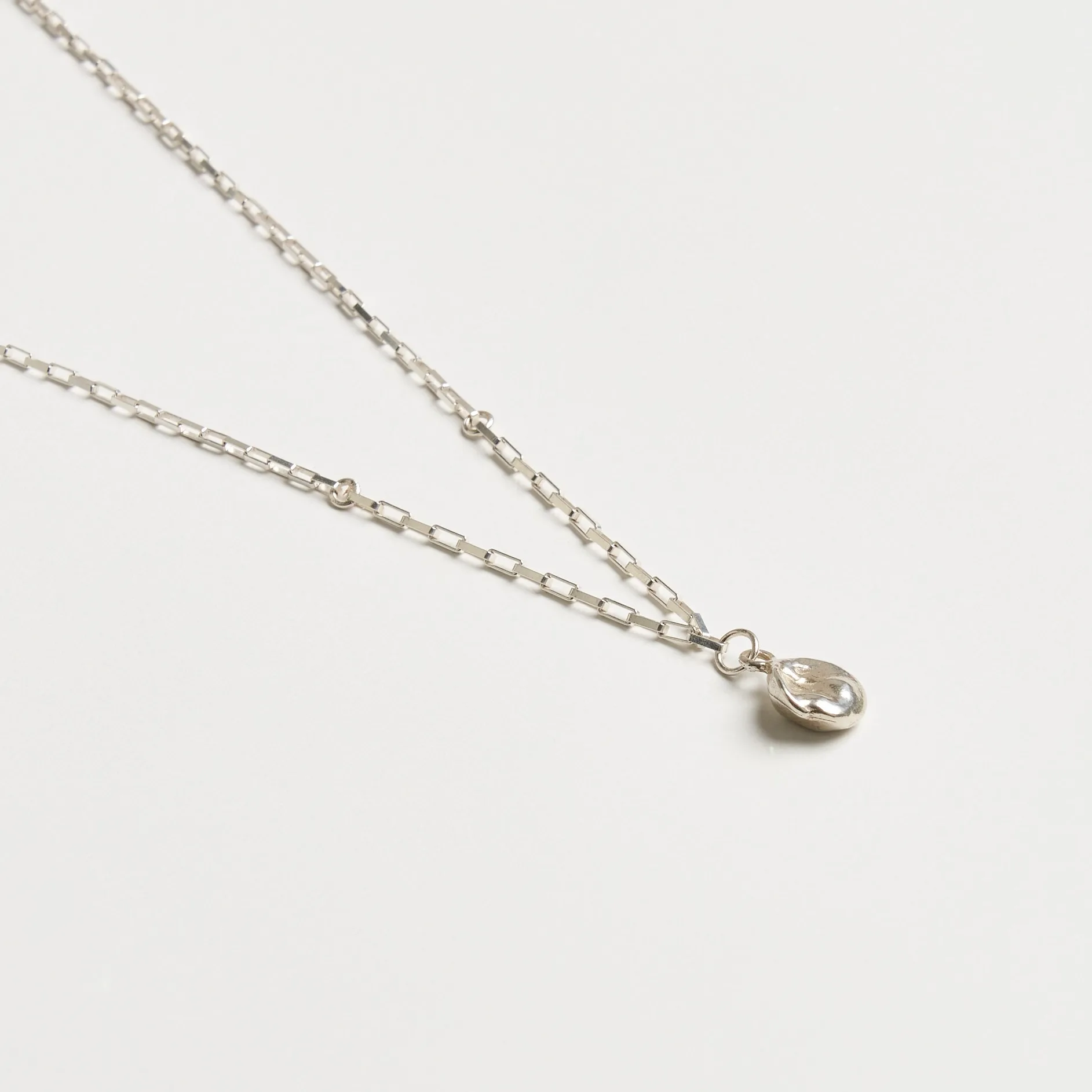 AVA SILVER NECKLACE