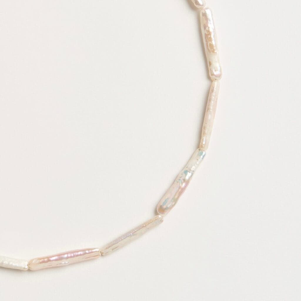 LOVELY NECKLACE IN GOLD