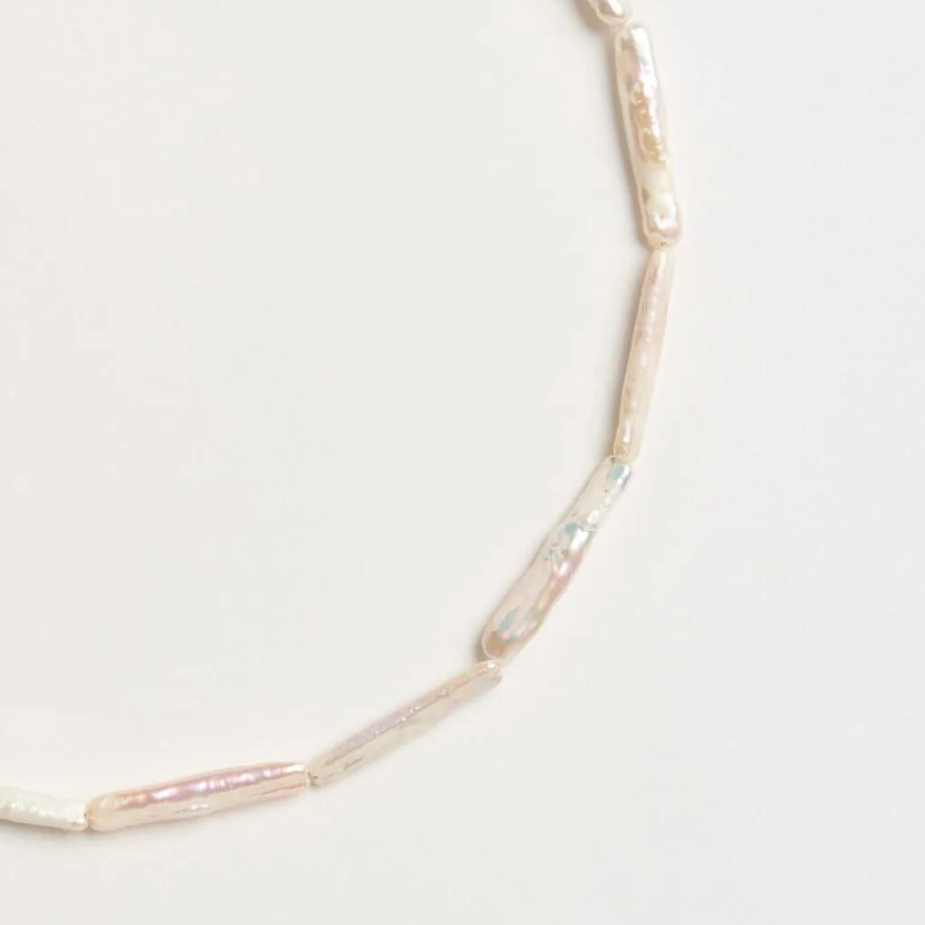 LOVELY NECKLACE IN GOLD