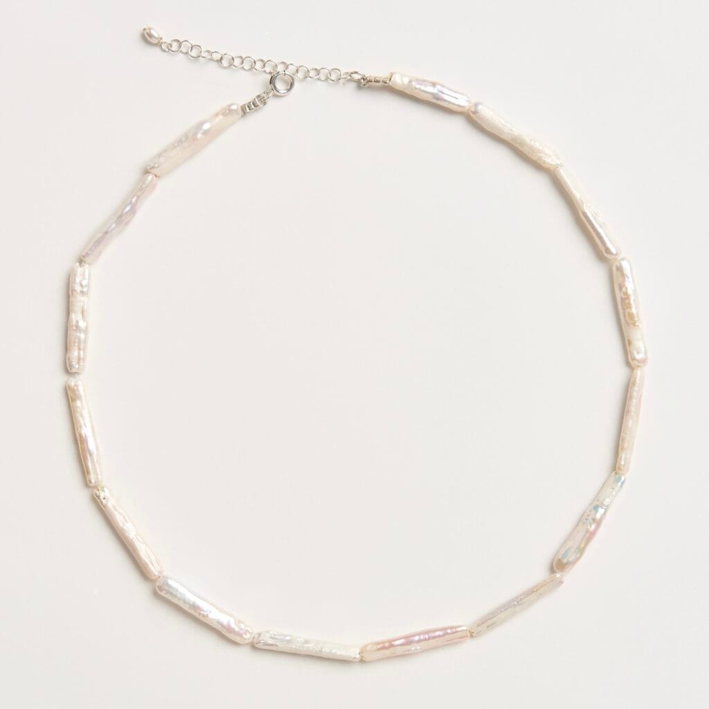 LOVELY NECKLACE IN GOLD