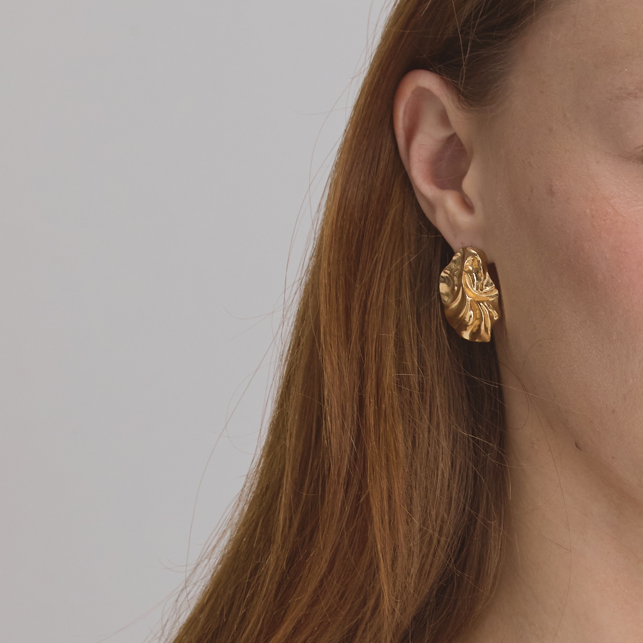 NOFIA GOLD EARRINGS