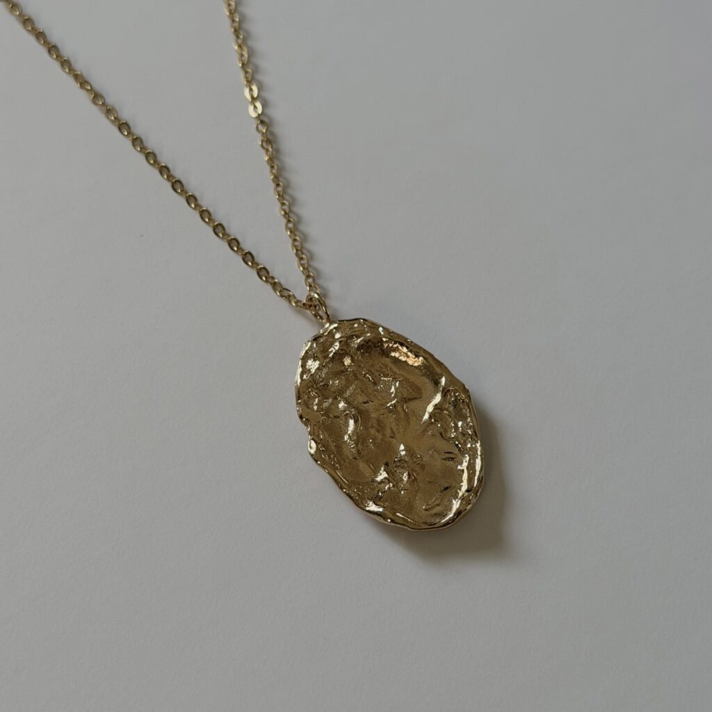 LYA GOLD NECKALCE